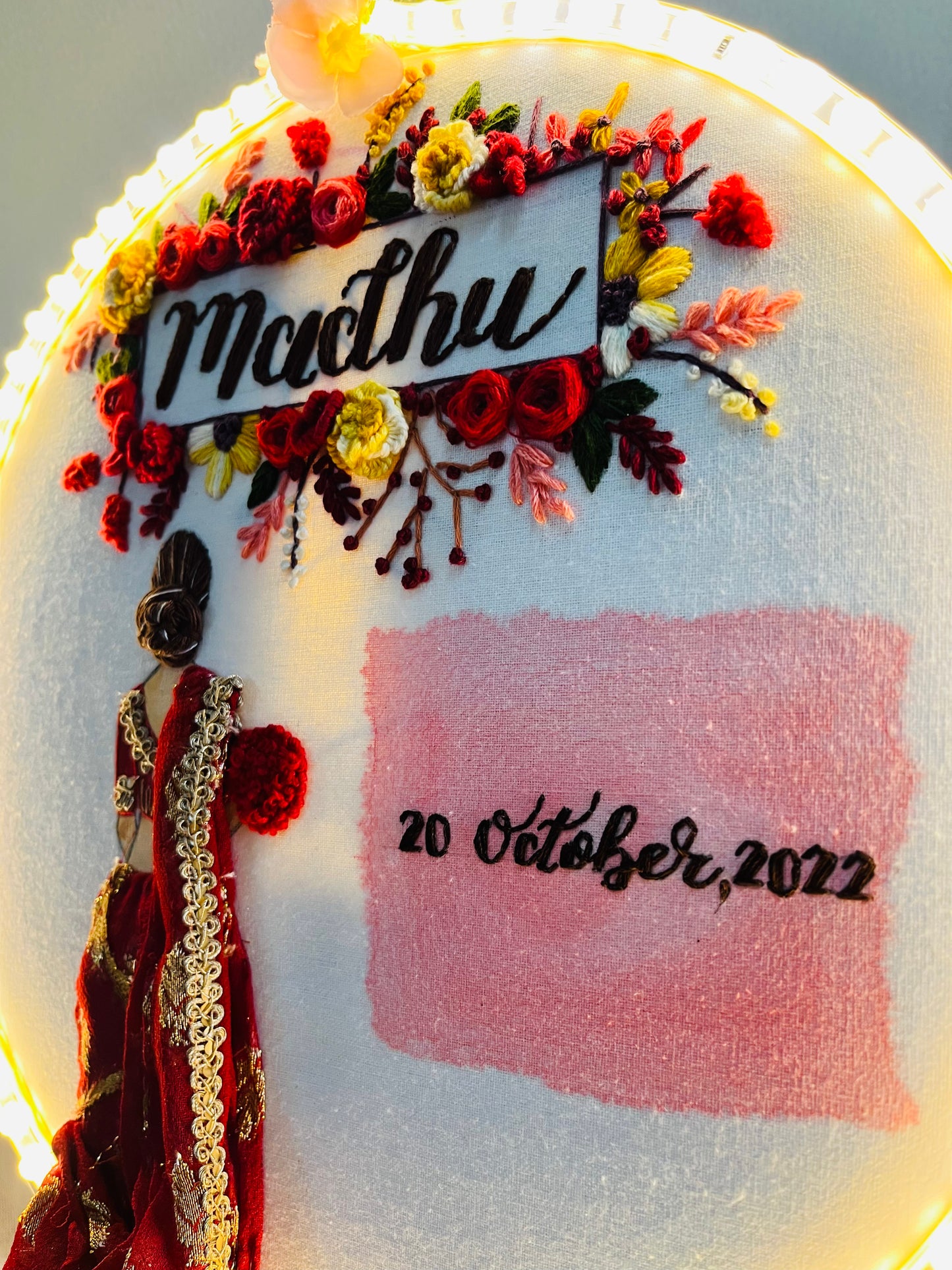 LED Luxe-Grandma in Threads